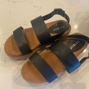 Bamboo size 6 sandals only worn a few times